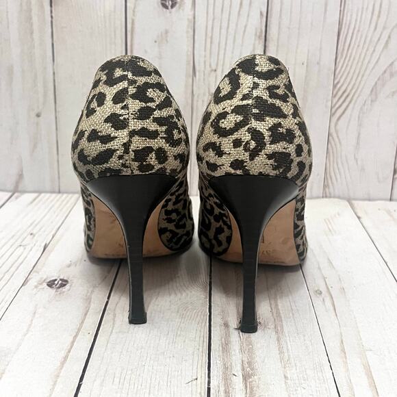 Manolo Blahnik Beige & Brown Cheetah Print Pointed Toe Pumps Size 37.5 - Picture 3 of 13